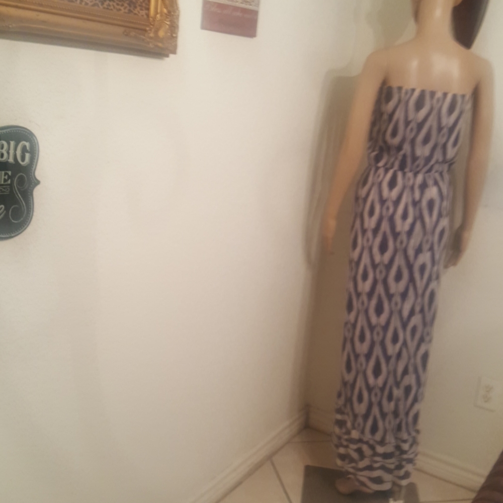 Dress - Picture 4 of 4
